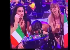 Solistul trupei italiene care a câștigat Eurovision 2021, acuzat că s-a drogat în direct