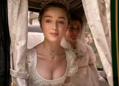 Vremuri bune pentru Phoebe Dynevor, vedeta din „Bridgerton”
