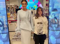Anamaria Prodan, cu fiul ei și al lui Reghecampf la lansarea noilor ei cărți: „Noi nu plângem decât acasă”
