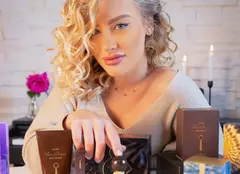 Soprana Irina Baianț îți recomandă cele mai tari cadouri de Crăciun! Super oferte și reduceri la produsele Avon, în luna decembrie