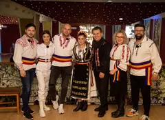 Larisa, Edy, Theo Rose, Liviu, Andrei și Tania Popa la „Poftiţi pe la noi: Poftiţi prin ţară!” (Antena 1)
