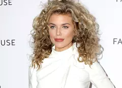 AnnaLynne McCord (90210), mesaj controversat pentru Vladimir Putin. „Aș fi murit să-ți dau viață”
