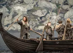 Cine sunt actorii principali din „Vikingii: Valhalla”. Informații EXCLUSIVE de la filmările serialului Netflix
