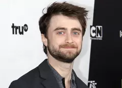 Daniel Radcliffe și iubita lui, apariție rară pe covorul roșu. Au trecut 8 ani de când n-au mai apărut public împreună