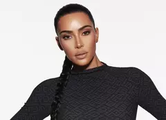 Kim Kardashian, apariție de senzație la un eveniment. A fost îmbrăcată într-un sutien minuscul