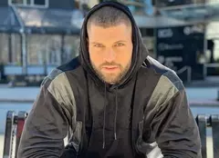 Cine este Florian Munteanu, actorul român care a primit un rol în sezonul 3 din „Vikingii” (Netflix)