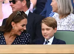Prințul George, prima sa prezență în tribuna oficială de la Wimbledon. Viitorul rege a ținut trofeul în brațe. „Să nu-l scapi!”