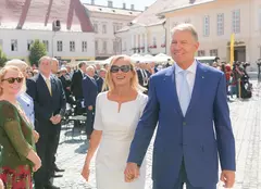 Cum s-a îmbrăcat Carmen Iohannis la funerariile reginei Elisabeta a II-a. Detaliile care au atras atenția