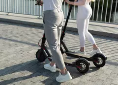 Cum poartă vedetele adidașii de damă? Încearcă stilurile vedetelor