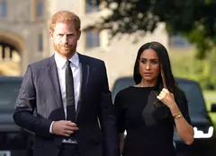Prințul Harry și Meghan Markle, alături de familia regală când sicriul reginei Elisabeta a ajuns la Palatul Buckingham