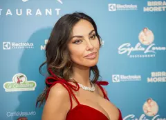 Mădălina Ghenea, moment senzual de striptease pe Instagram. Cui i-a fost dedicat video-ul