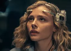 „Periferic”, cu Chloë Grace Moretz, noul serial propus de Amazon despre un viitor distopic nu foarte îndepărtat