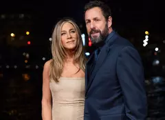 Cu ce porecle se alintă Jennifer Aniston și Adam Sandler. Ce au spus despre scenele de acțiune din Vacanță criminală 2