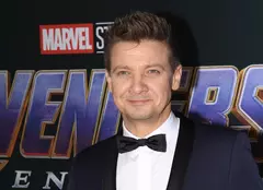 Jeremy Renner, prima apariție pe covorul roșu după accidentul tragic. A fost însoțit de fiica lui în vârstă de 10 ani