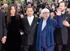 Johnny Depp, primit cu ovații la Cannes 2023. Filmul în care îl joacă pe Ludovic al XV-lea a deschis celebrul festival de film
