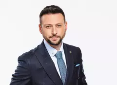 Radu Andrei Tudor, înainte de a intra în direct. „Beau obligatoriu o cafea”. EXCLUSIV