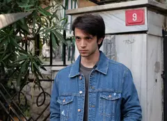Cine este Arda Anarat, Çınar în serialul „Secrete de familie” de la Kanal D. A jucat și în „Suleyman Magnificul”