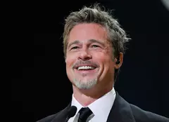 Cine este noua iubită oficială a lui Brad Pitt. Între cei doi îndrăgostiți există o diferență de 27 de ani