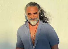 Cine este Selim Bayraktar, interpretul lui Abbas Demirkan din noul serial de la Kanal D, “Promisiunea”