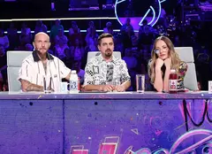 Delia Matache și Cosmin Natanticu joacă rolul pețitoarelor pentru Cătălin Bordea. Cum îl încurajează