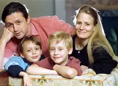 Totul despre părinții lui Macaulay Culkin. Actorul din „Singur acasă” își acuză tatăl de abuz