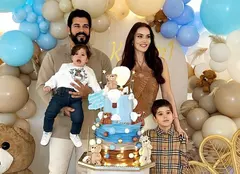 Burak Özçivit și Fahriye Evcen și-au sărbătorit băiatul cel mic. Cum a fost la petrecere