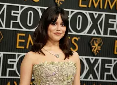 Jenna Ortega, fabuloasă la Premiile Emmy 2024, într-o rochie care a fost realizată în 600 de ore. „Este ca o operă de artă”