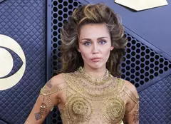 Miley Cyrus, într-o rochie transparentă la Premiile Grammy 2024. „S-ar putea să fi uitat lenjeria intimă”
