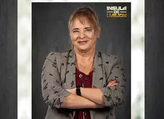 Cine este Angela, cea mai în vârstă dintre concurenții de la „Insula de 1 milion”. A sărit prima în valurile oceanului