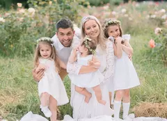 Laura Cosoi, tablou emoționant de familie alături de cele patru fiice: „Un nou început. Mulțumim, viață!”