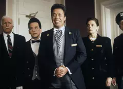 Tim Curry, dezvăluiri despre momentul în care a ajuns la spital în timpul filmărilor pentru „Clue”. Adevărul despre epuizarea fizică din spatele rolului lui Wadsworth