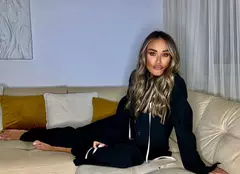 Diana Munteanu, pictorial provocator la plajă. Prezentatoarea s-a fotografiat în costum de baie. Reacția fanilor: „Nici Angelina nu arată ca tine!”