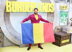 Drapelul României la premiera „Borderlands” din Los Angeles. Cine este Florian Munteanu, actorul care joacă alături de Cate Blanchett