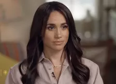 Gestul pe care Meghan Markle l-a făcut față de Prințul Harry, în cel mai recent interviu. Reacția prezentatoarei. „Văd că atingi...”