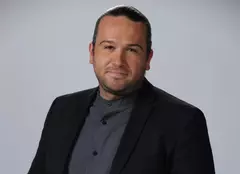 Sebastian Zachmann revine la Prima TV cu un nou sezon de „Insider politic”. Cine este primul invitat al emisiunii