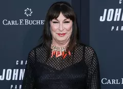 Anjelica Huston a suferit de cancer. Actrița a ținut totul secret. „Am reușit să supraviețuiesc și sunt mândră de mine”