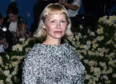 Pamela Anderson s-a reinventat complet, dar fanii nu sunt impresionați. Cum a fost surprinsă pe străzile din New York.