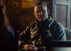 Serialul MobLand a fost reînnoit pentru al doilea sezon. Tom Hardy și Helen Mirren fac parte din distribuția excepțională