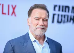 Arnold Schwarzenegger, înconjurat de toți cei 5 copii la premiera noului sezon „FUBAR”. Imaginile de pe covorul roșu