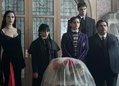 „Wednesday”, sezonul 2, ajunge pe Netflix: și mai horror, și mai amuzant, și mai captivant. Ce surprize ne-a pregătit Tim Burton