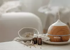 Este periculos dacă plasez difuzorul de uleiuri esențiale lângă televizorul pornit?