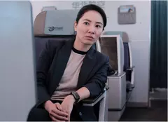 Jing Lusi strălucește în thriller-ul britanic „Red Eye” pe AXN: „Scenariul m-a ținut cu sufletul la gură”