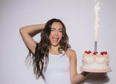 Alexia Eram a împlinit 25 de ani! Cum a sărbătorit în Mykonos și mesajul emoționant al Andreei Esca