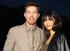 Cum se distrează Nina Dobrev după despărțirea de Shaun White. Actrița s-a fotografiat într-un costum de baie minuscul