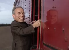 Warwick Davis se întoarce la Hogwarts în noul „Harry Potter”. Ce știm despre serialul HBO