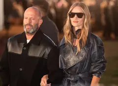 Scandal pe plajă! Jason Statham a dat 20 de milioane de lire pe un domeniu de vis, dar vecinii nudiști fac „deliciul” presei