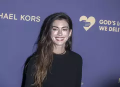 Anne Hathaway și Adam Shulman, apariție rară pe covorul roșu la o gală din New York. Sunt parteneri și acasă și pe platoul de filmare