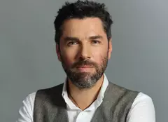 Alex Dima, fotografie de colecție: „Mvai…am fost la tv cu ăsta mic”. Cum arăta jurnalistul acum 20 de ani