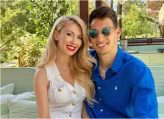 Andreea Bălan și Victor Cornea în Abu Dhabi: vacanță exotică. „E fericire atunci când ne iubim sub soarele arzător”