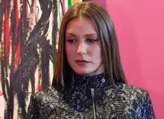 Serenay Sarikaya, desemnată „Cea mai bună actriță a anului” la Gala Harper’s Bazaar. Cum s-a îmbrăcat actrița la eveniment